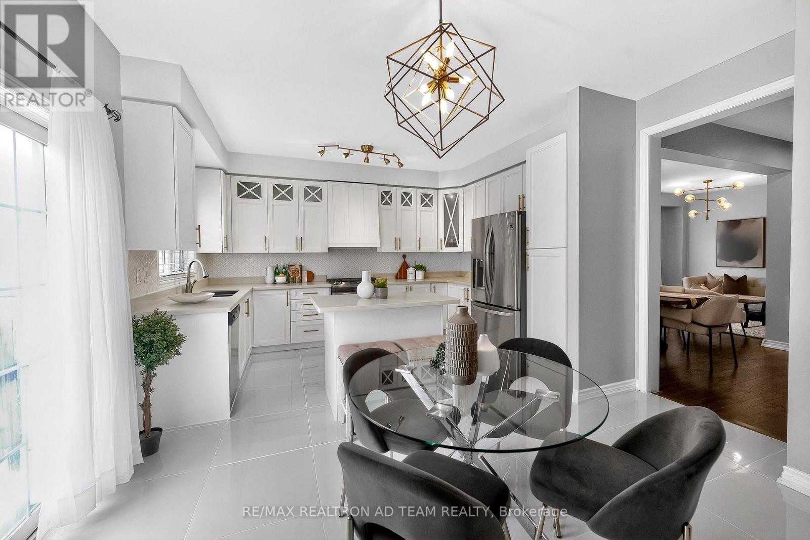 33 Wilsongary Circle, Ajax, Ontario  L1T 0G6 - Photo 10 - E12895424