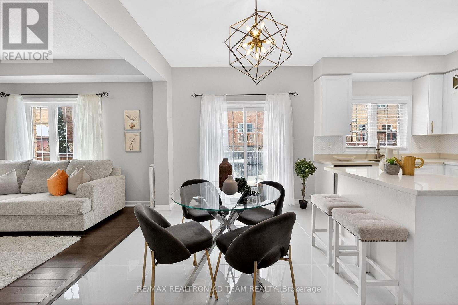 33 Wilsongary Circle, Ajax, Ontario  L1T 0G6 - Photo 13 - E12895424