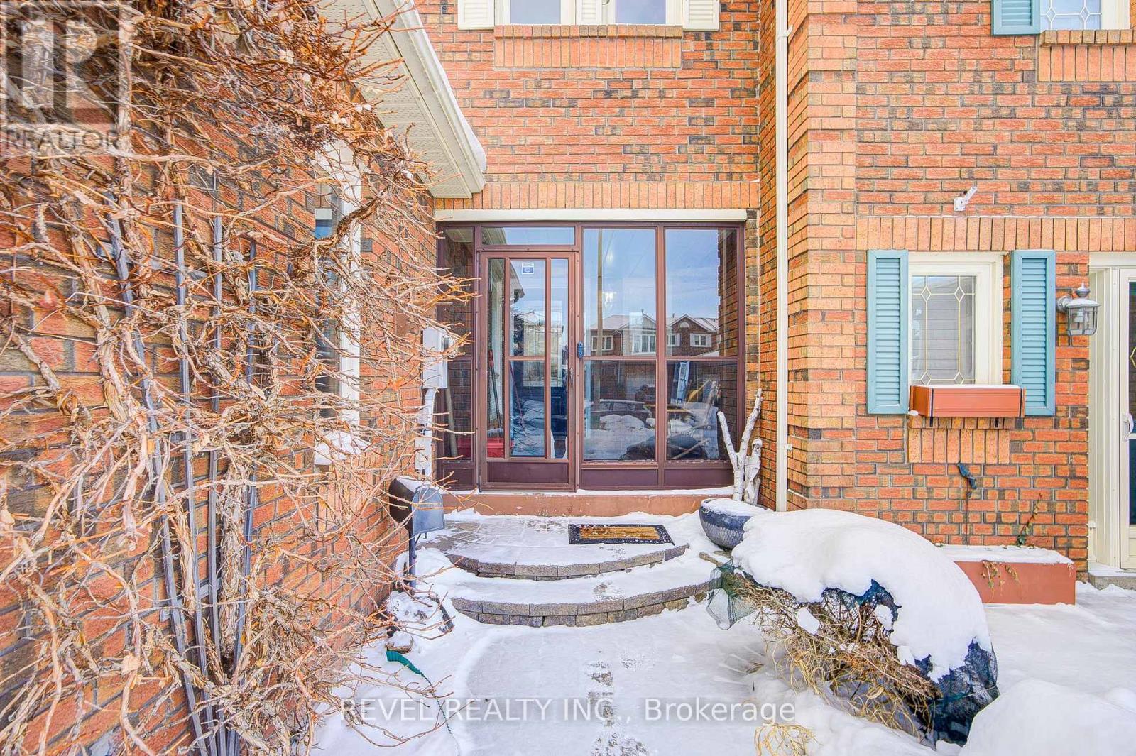 2253 Wildwood Crescent, Pickering, Ontario  L1X 2R7 - Photo 2 - E12898758