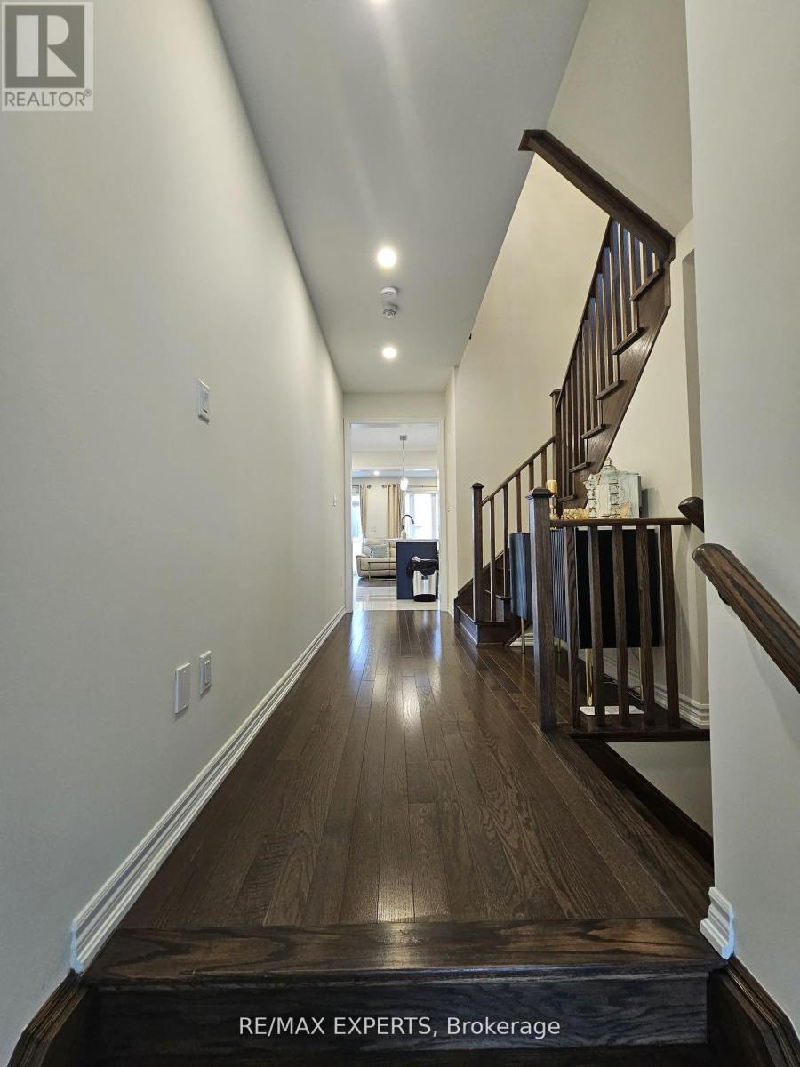 88 Ogston Crescent, Whitby, Ontario  L1P 0H2 - Photo 2 - E12898790