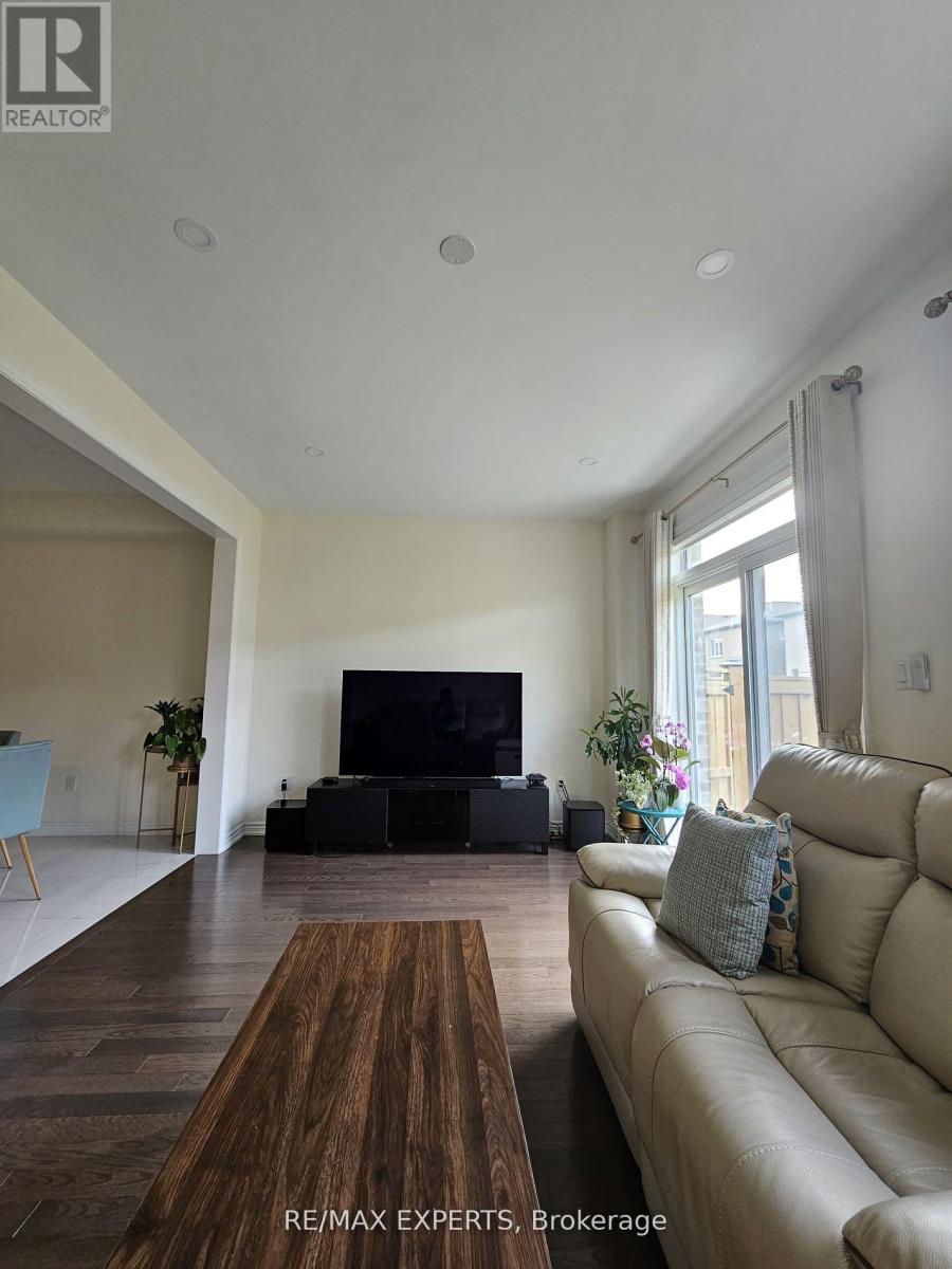 88 Ogston Crescent, Whitby, Ontario  L1P 0H2 - Photo 3 - E12898790