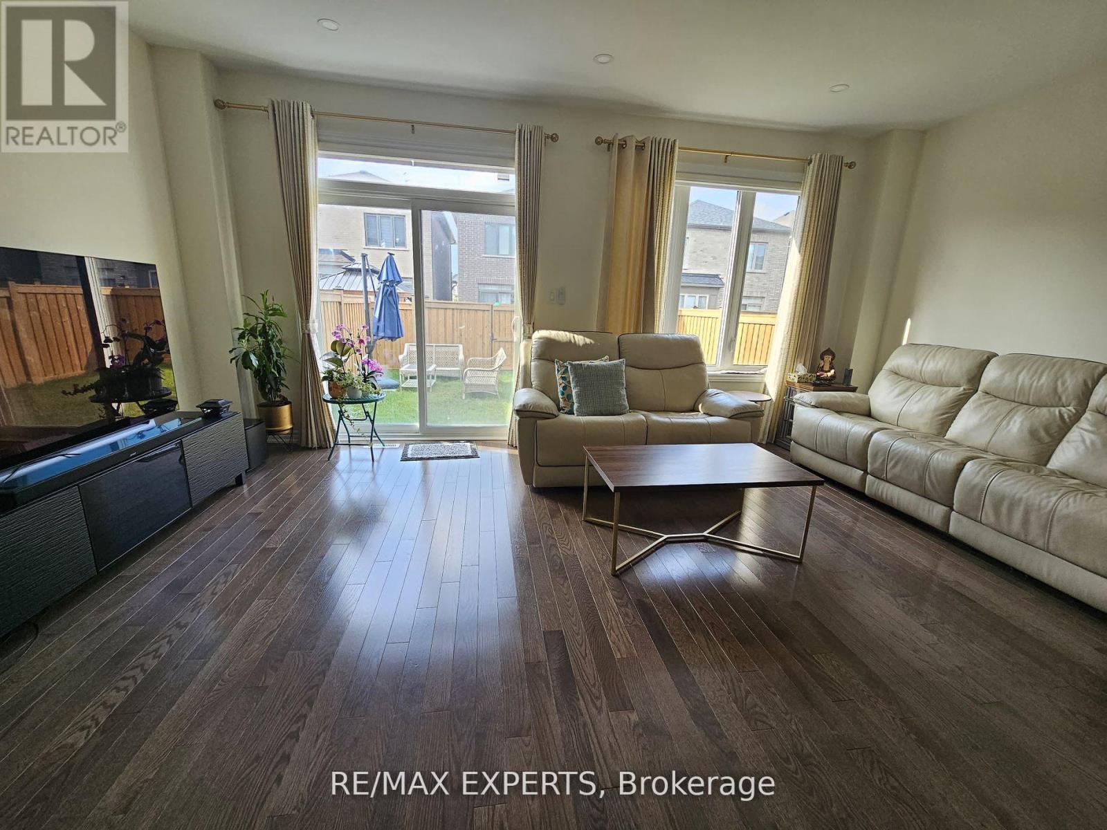 88 Ogston Crescent, Whitby, Ontario  L1P 0H2 - Photo 4 - E12898790