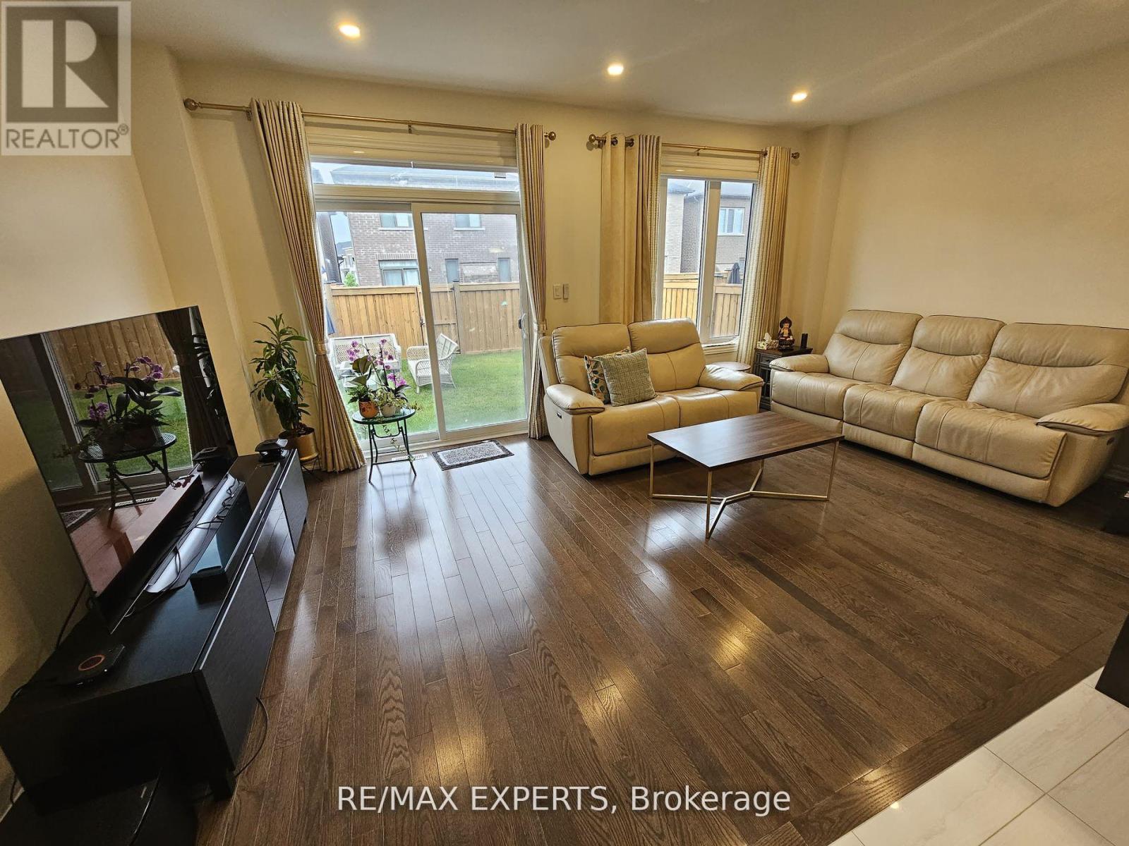 88 Ogston Crescent, Whitby, Ontario  L1P 0H2 - Photo 5 - E12898790