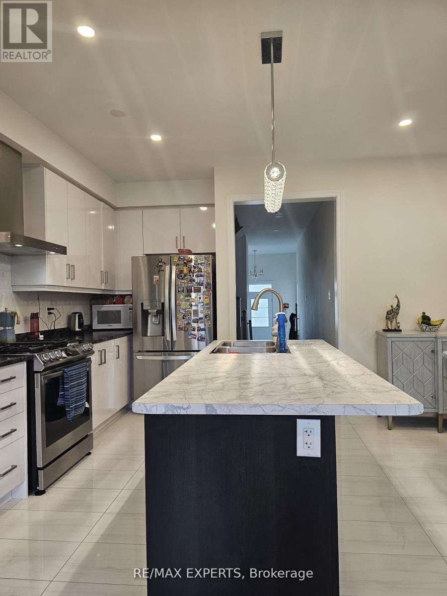 88 Ogston Crescent, Whitby, Ontario  L1P 0H2 - Photo 6 - E12898790