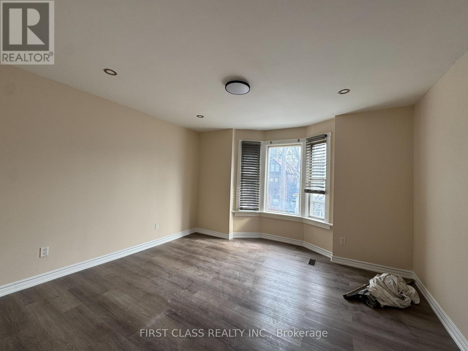 Main - 30 Endean Avenue, Toronto, Ontario  M4M 1W6 - Photo 11 - E12898848