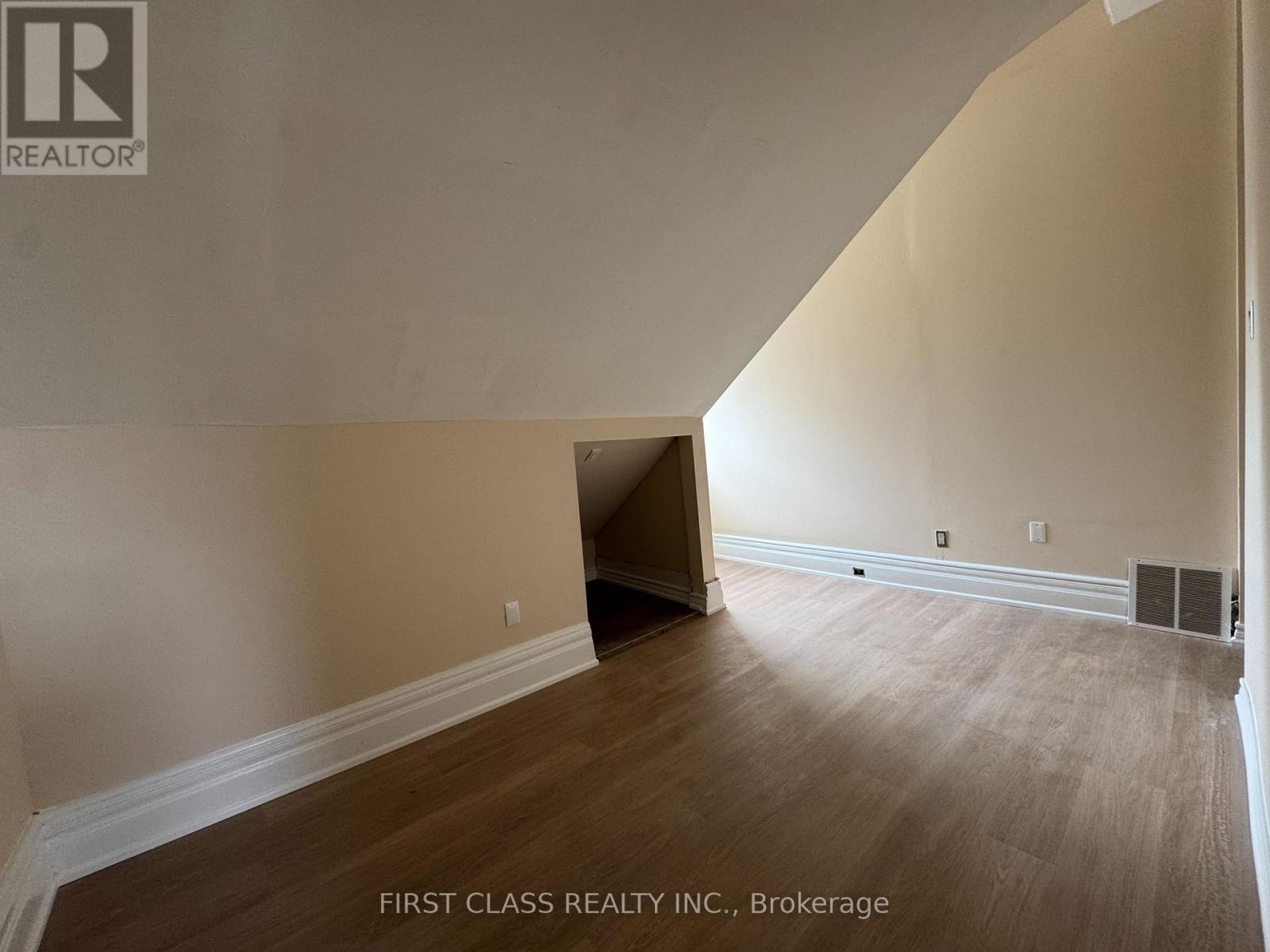 Main - 30 Endean Avenue, Toronto, Ontario  M4M 1W6 - Photo 12 - E12898848