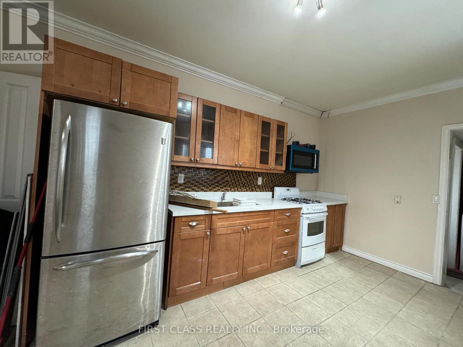 Main - 30 Endean Avenue, Toronto, Ontario  M4M 1W6 - Photo 2 - E12898848