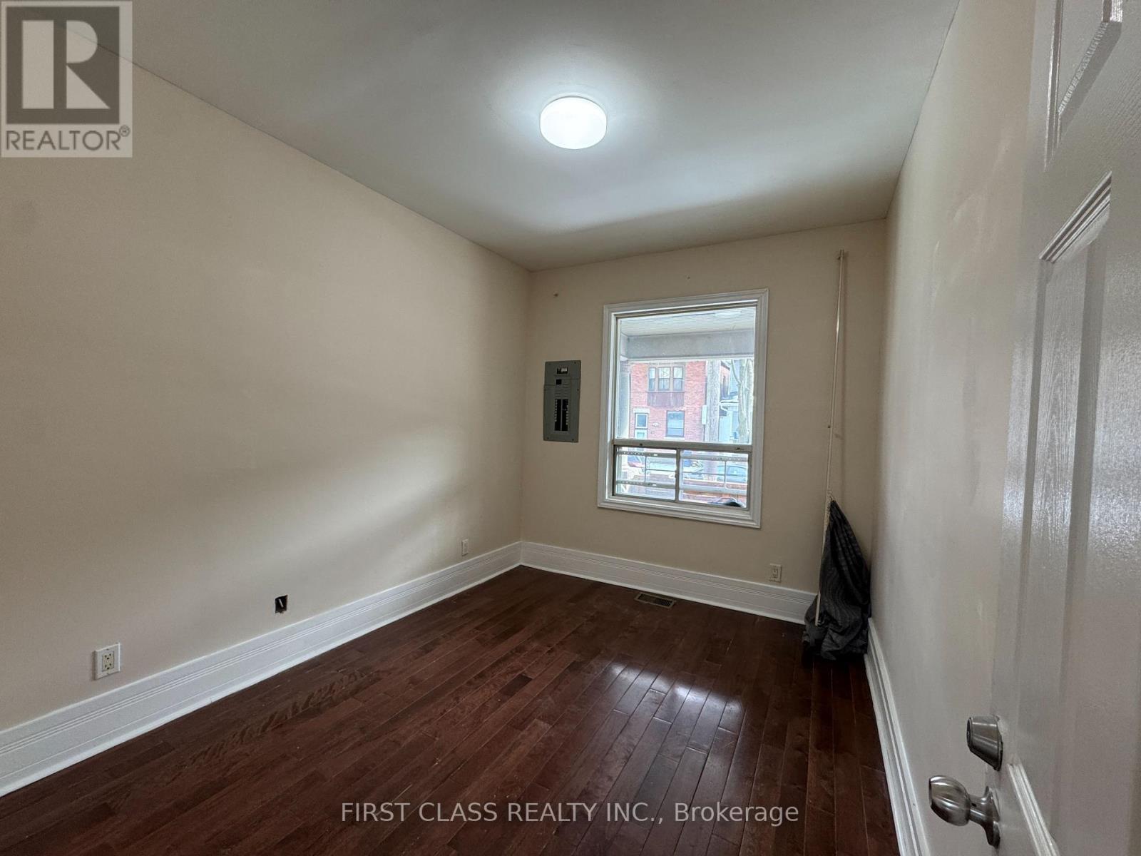 Main - 30 Endean Avenue, Toronto, Ontario  M4M 1W6 - Photo 5 - E12898848