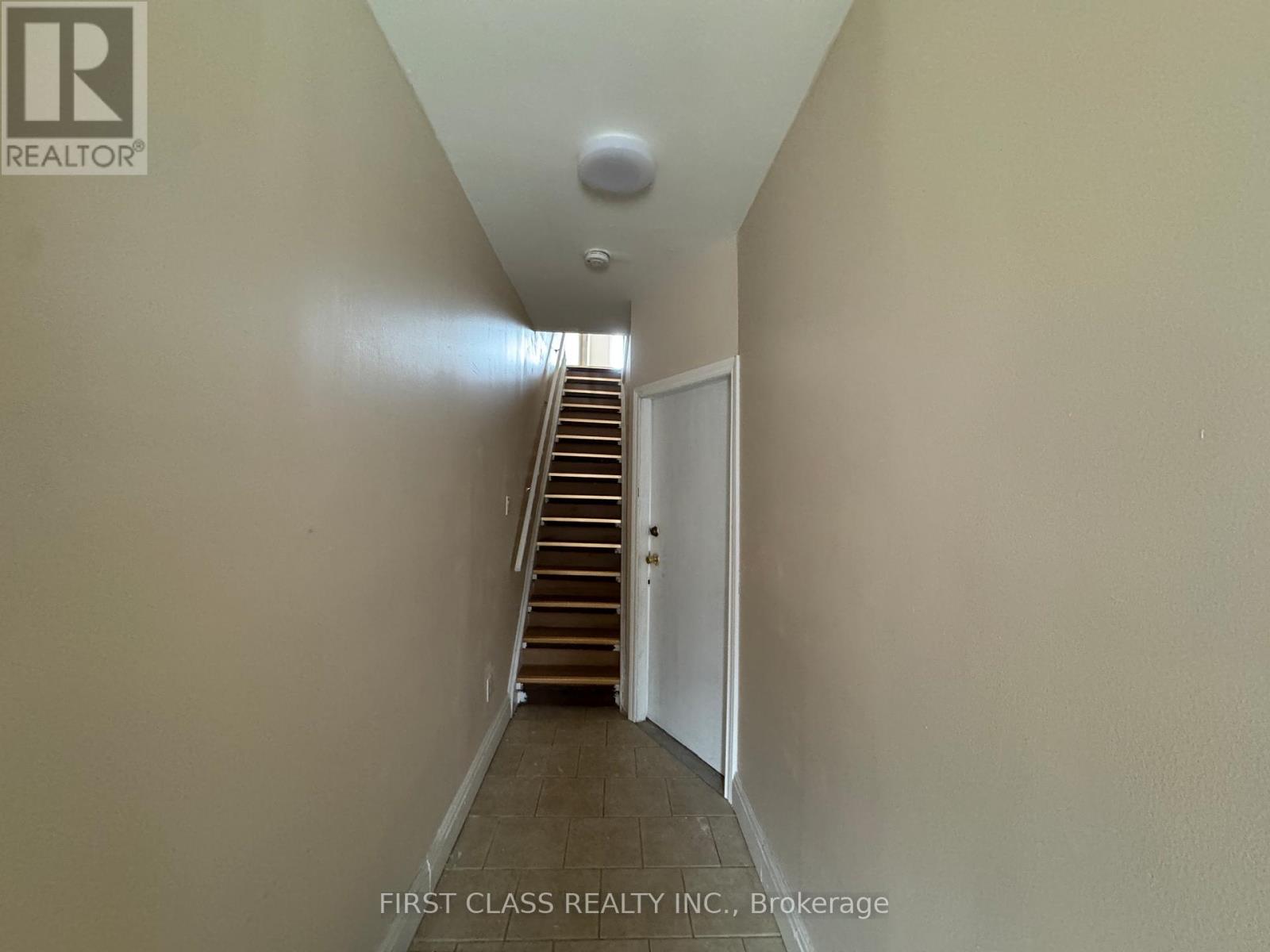 Main - 30 Endean Avenue, Toronto, Ontario  M4M 1W6 - Photo 7 - E12898848