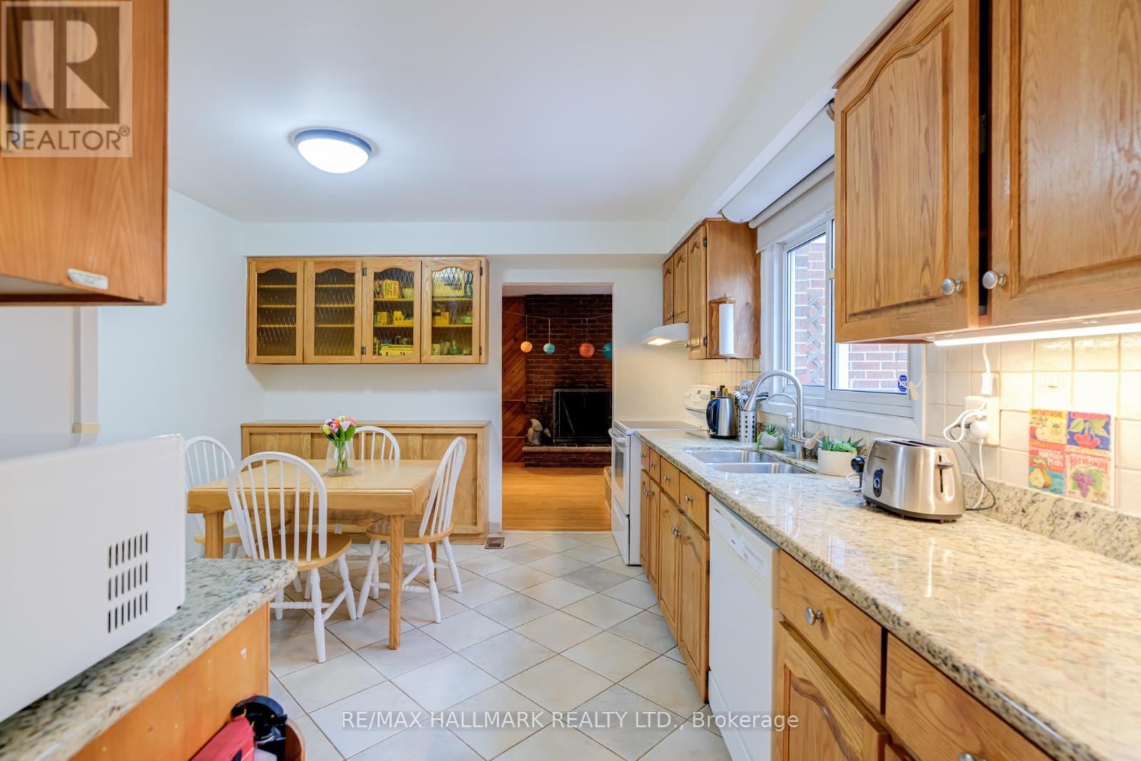 34 Harringay Crescent, Toronto, Ontario  M1W 1Z3 - Photo 12 - E12898904