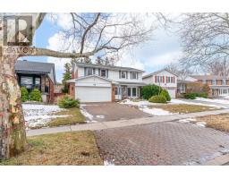34 HARRINGAY CRESCENT, Toronto, Ontario