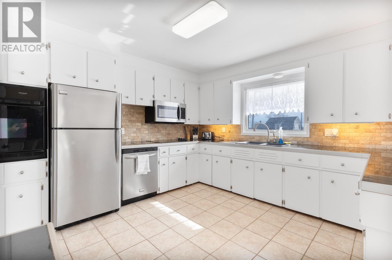 812 Main Street, Cornwall, Prince Edward Island  C0A 1H0 - Photo 7 - 202604919