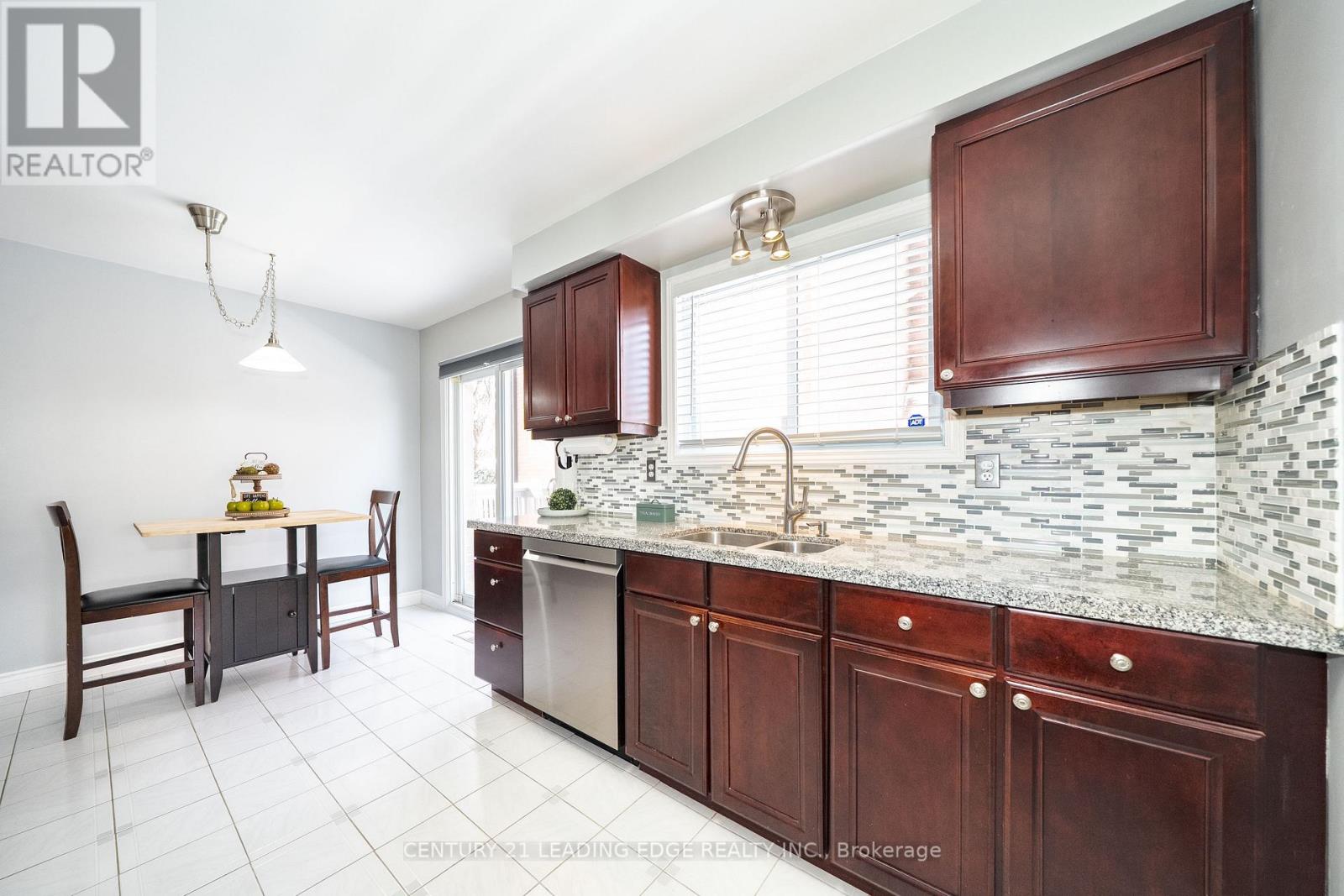 2 Bryant Road, Markham, Ontario  L3P 4R3 - Photo 11 - N12898782