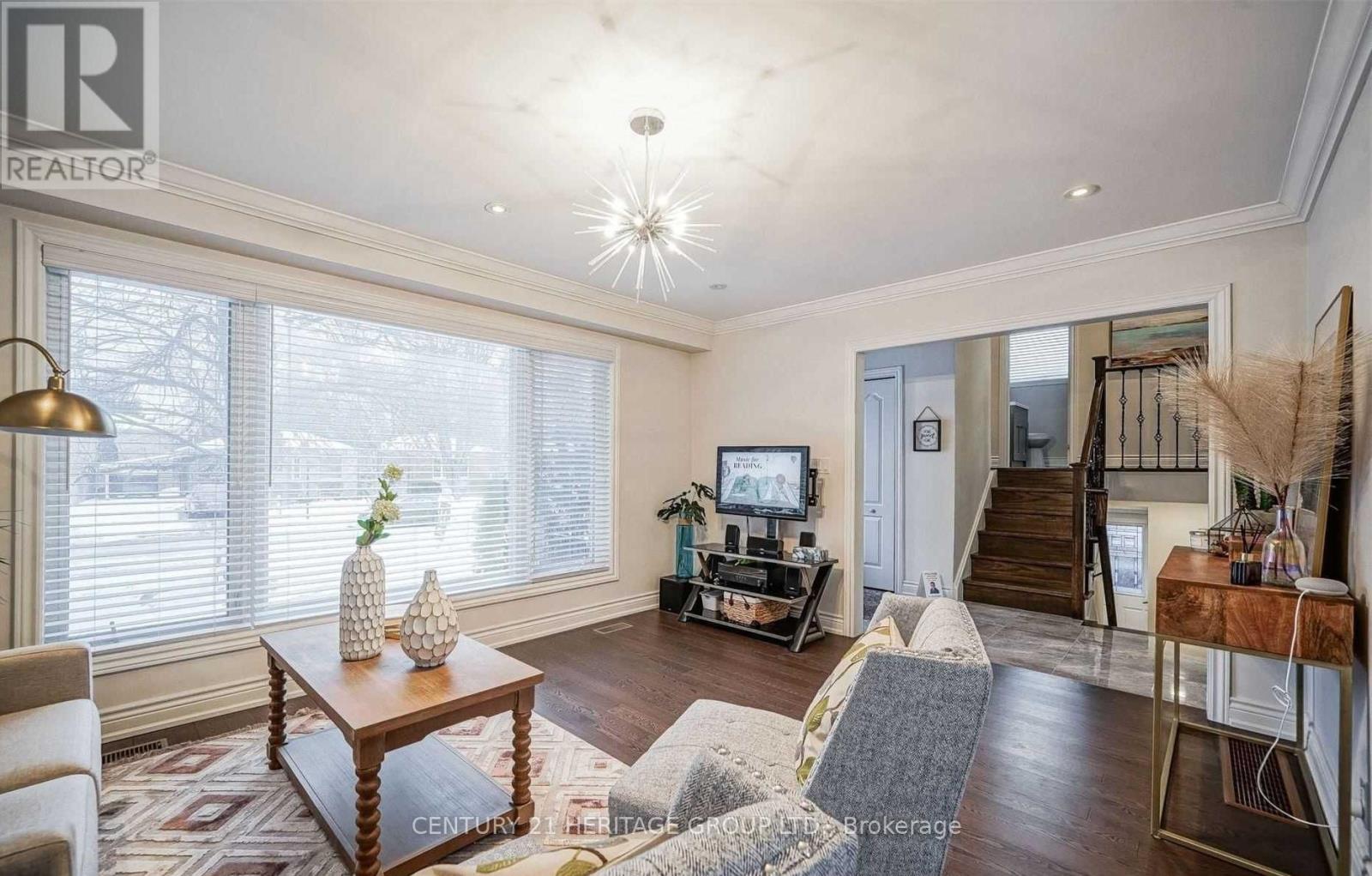 213 Altamira Road, Richmond Hill, Ontario  L4C 4C9 - Photo 3 - N12898838