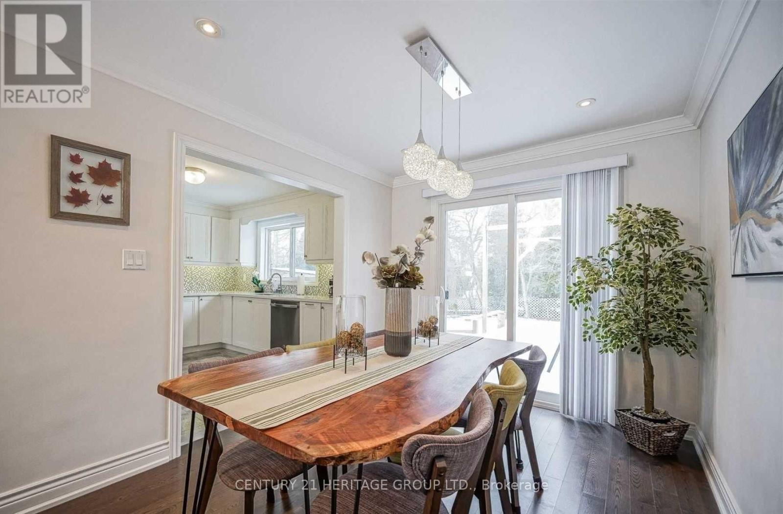 213 Altamira Road, Richmond Hill, Ontario  L4C 4C9 - Photo 6 - N12898838