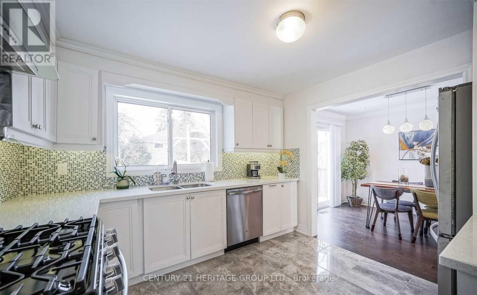 213 Altamira Road, Richmond Hill, Ontario  L4C 4C9 - Photo 7 - N12898838