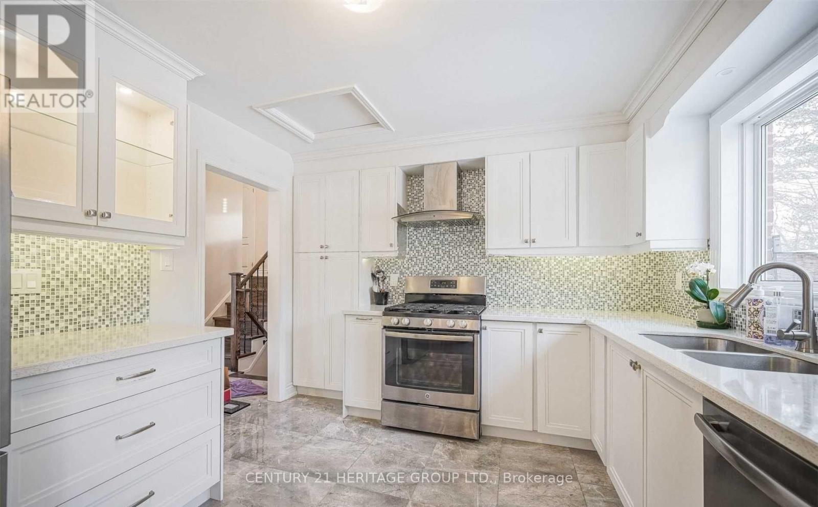 213 Altamira Road, Richmond Hill, Ontario  L4C 4C9 - Photo 8 - N12898838