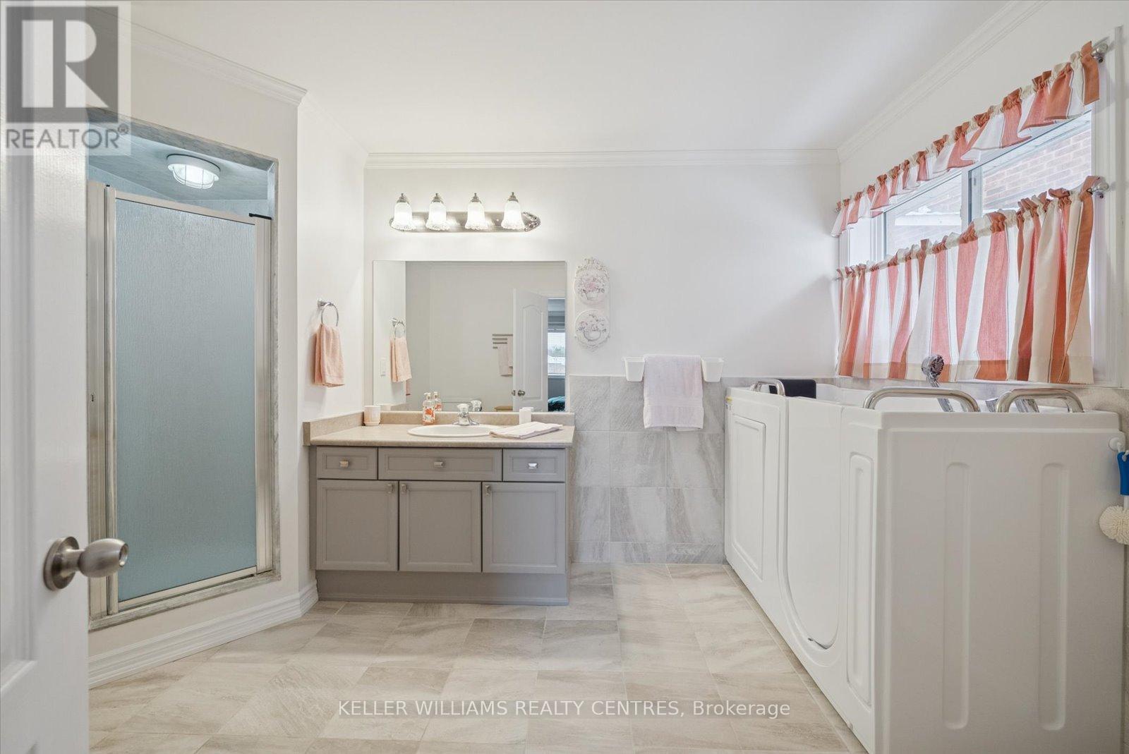 76 Kerfoot Crescent, Georgina, Ontario  L4P 4H2 - Photo 18 - N12898846