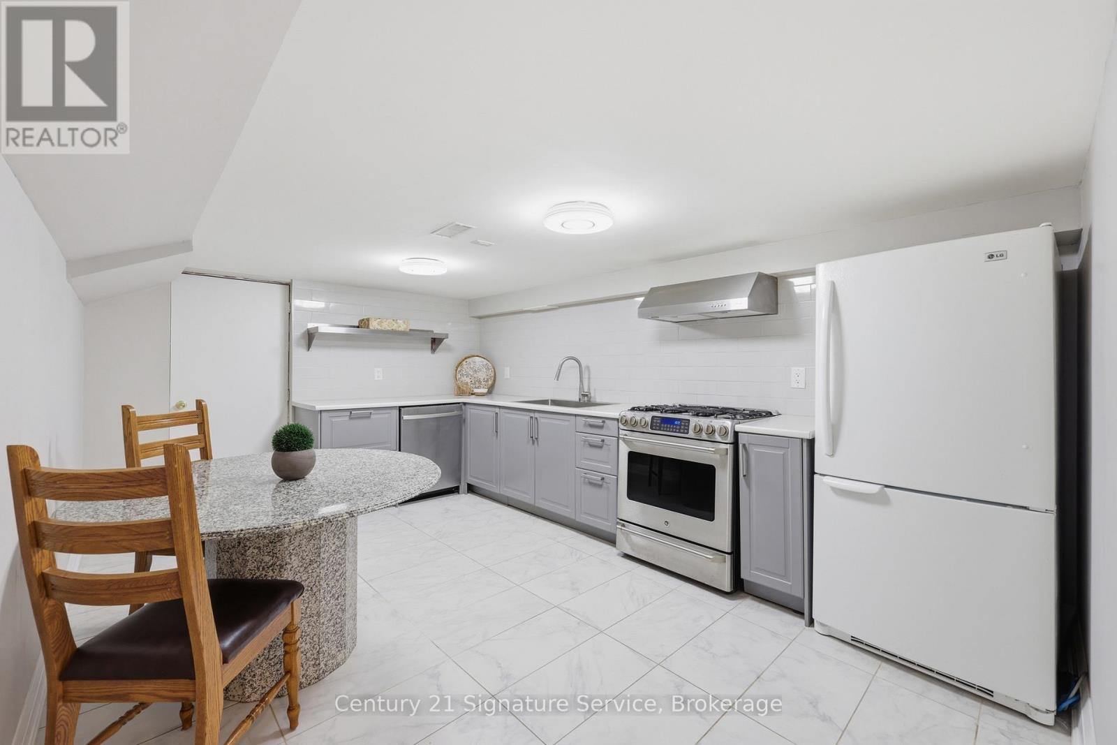 50 Chateau Drive, Vaughan, Ontario  L4H 3A1 - Photo 23 - N12898872