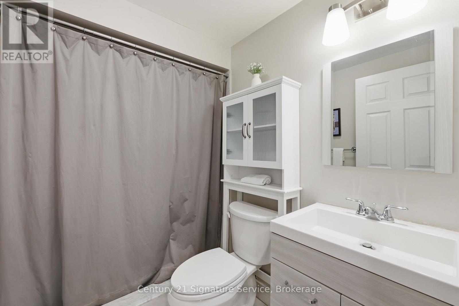 50 Chateau Drive, Vaughan, Ontario  L4H 3A1 - Photo 25 - N12898872