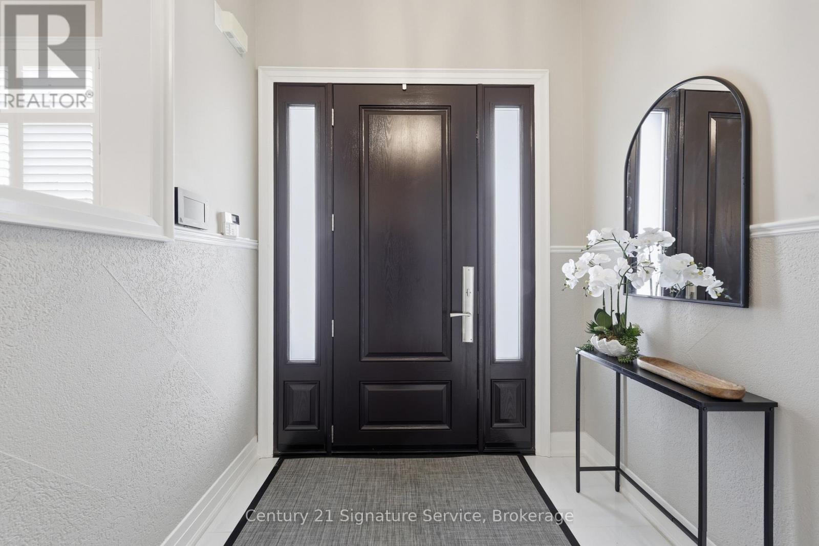 50 Chateau Drive, Vaughan, Ontario  L4H 3A1 - Photo 4 - N12898872