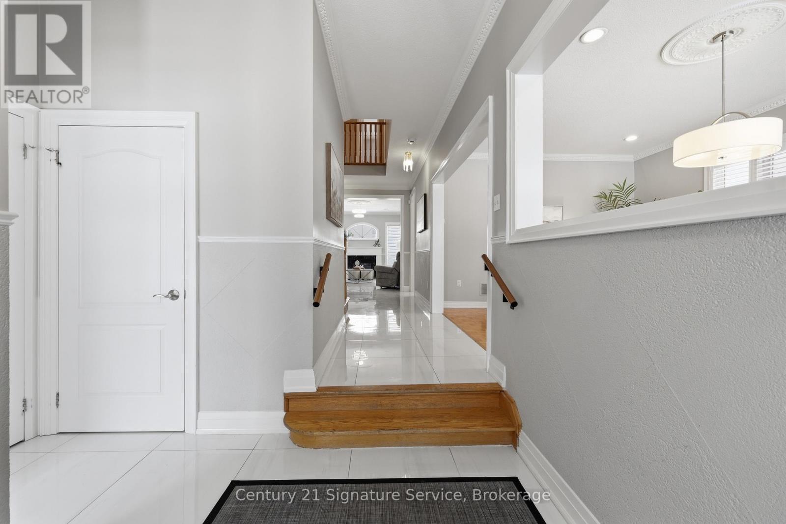 50 Chateau Drive, Vaughan, Ontario  L4H 3A1 - Photo 5 - N12898872