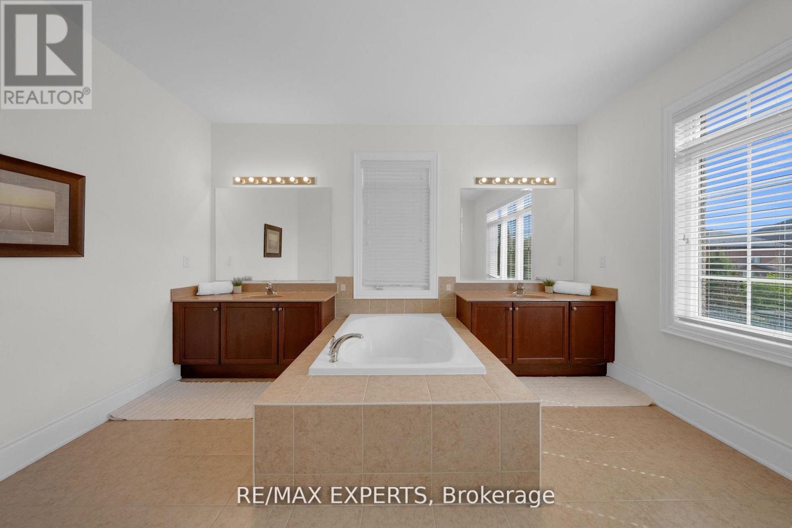 134 Orleans Circle, Vaughan, Ontario  L4H 0V3 - Photo 38 - N12898886