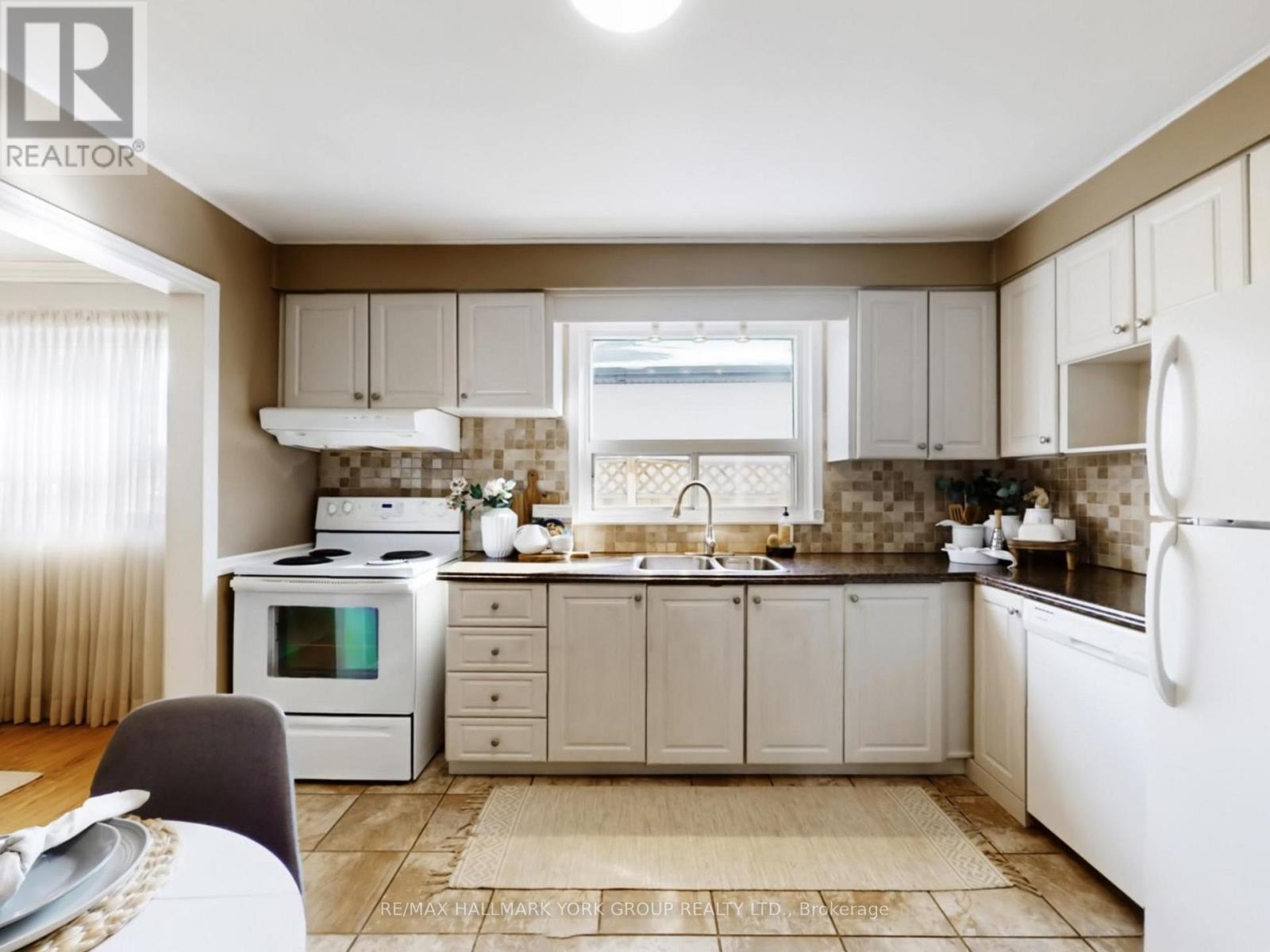 542 Elm Road, Whitchurch-Stouffville, Ontario  L4A 1W8 - Photo 17 - N12898938