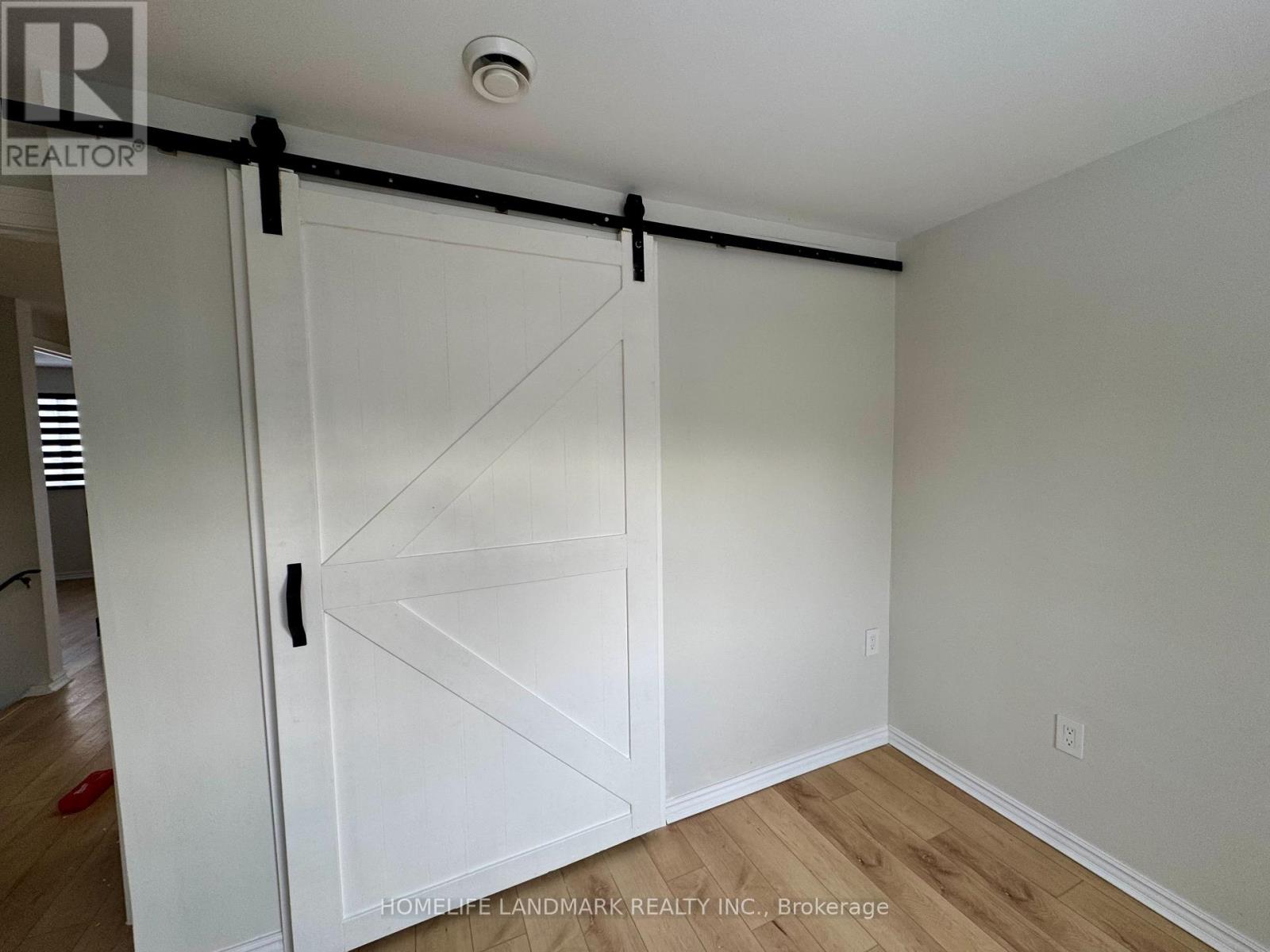 526 Sandford Street, Newmarket, Ontario  L3Y 5E3 - Photo 13 - N12898950