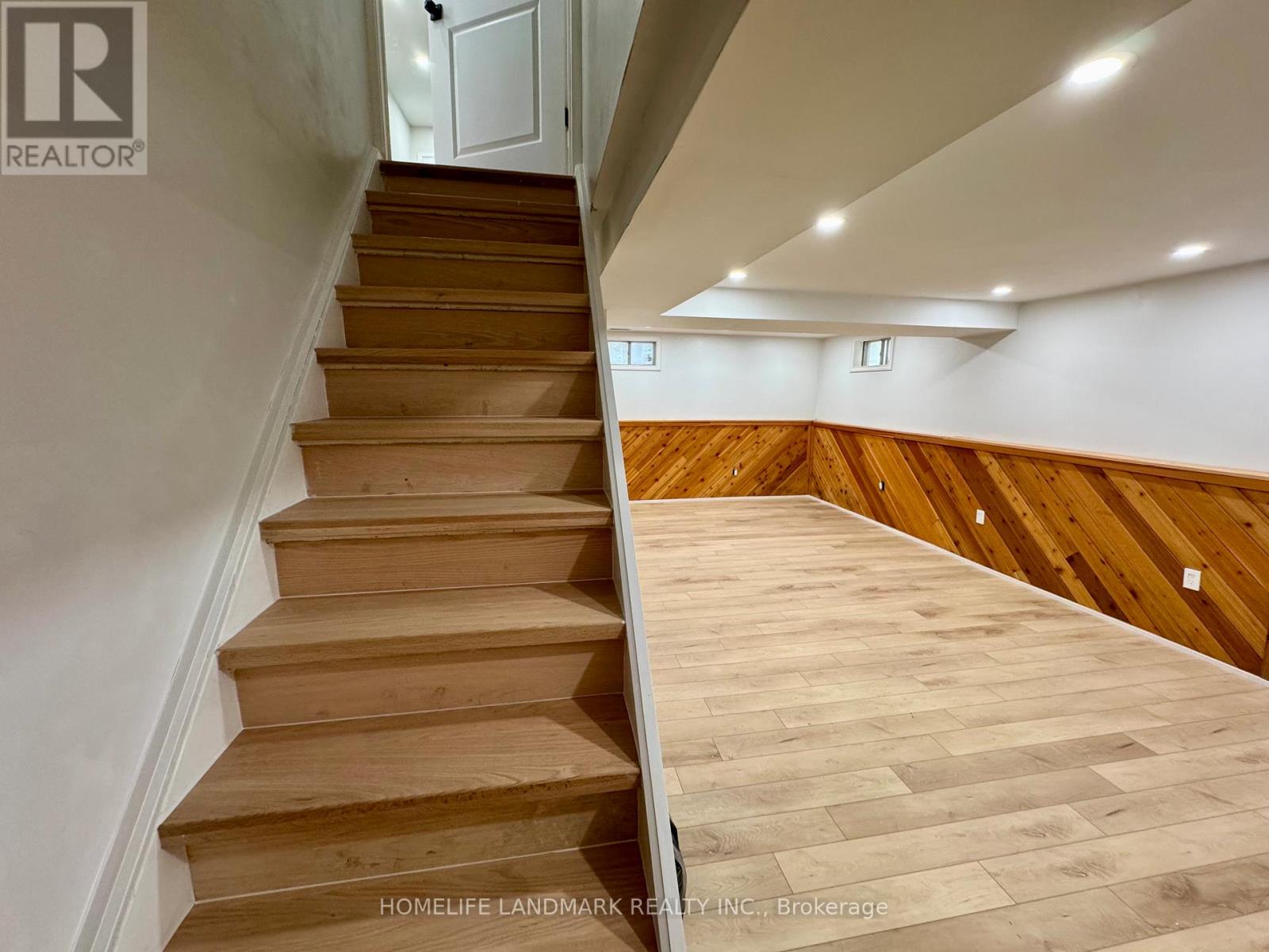 526 Sandford Street, Newmarket, Ontario  L3Y 5E3 - Photo 20 - N12898950