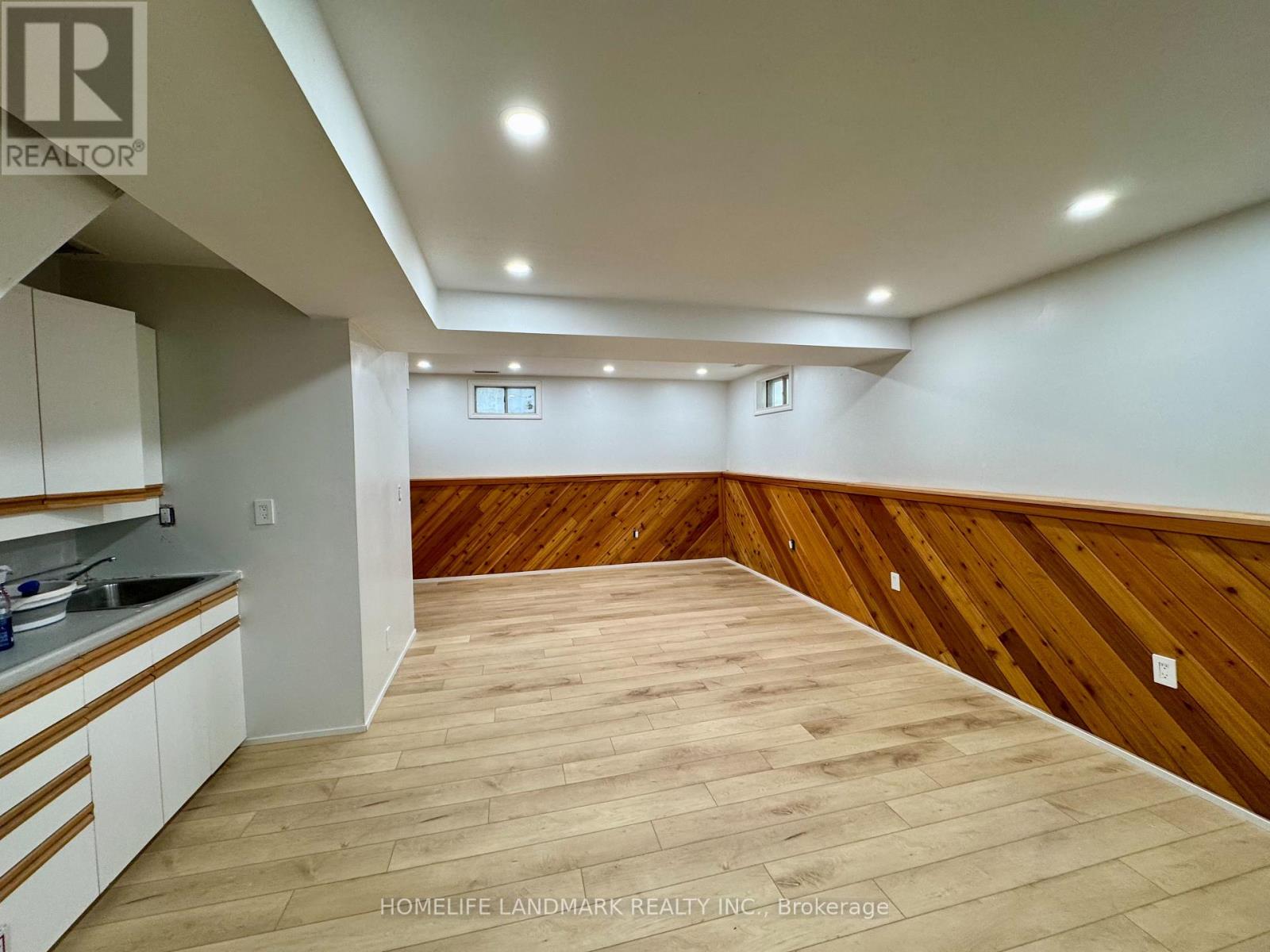 526 Sandford Street, Newmarket, Ontario  L3Y 5E3 - Photo 21 - N12898950