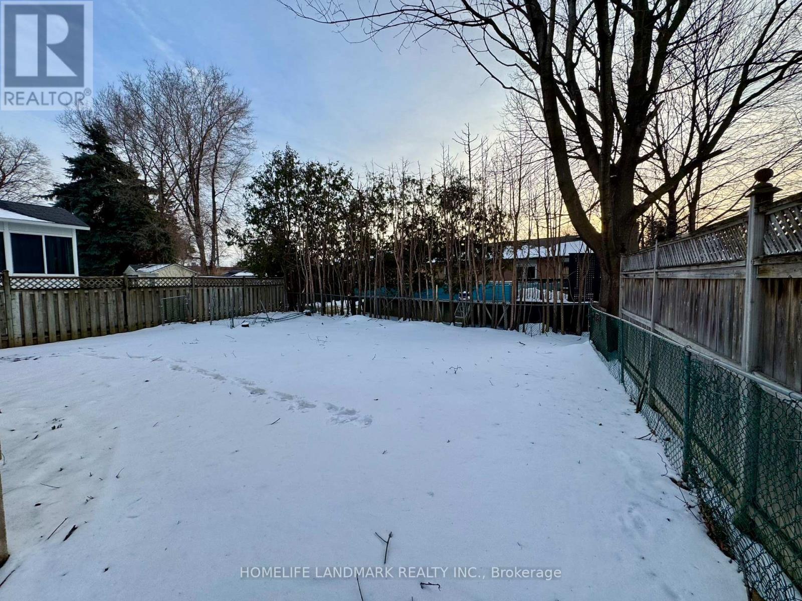 526 Sandford Street, Newmarket, Ontario  L3Y 5E3 - Photo 23 - N12898950