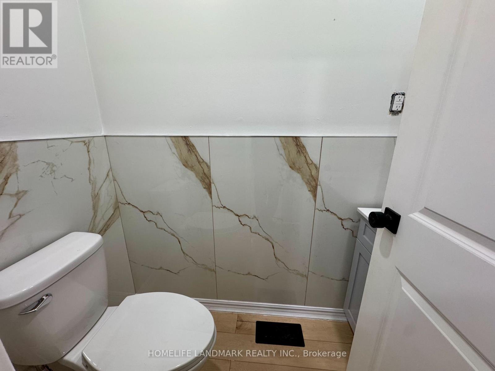 526 Sandford Street, Newmarket, Ontario  L3Y 5E3 - Photo 7 - N12898950