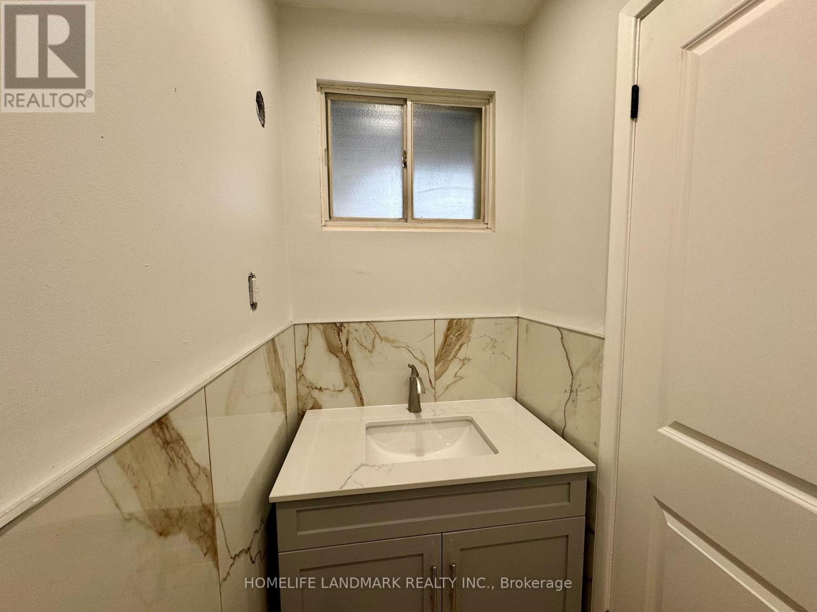 526 Sandford Street, Newmarket, Ontario  L3Y 5E3 - Photo 8 - N12898950