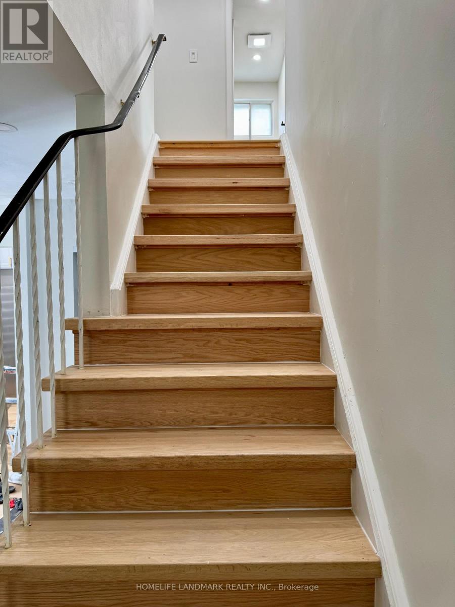 526 Sandford Street, Newmarket, Ontario  L3Y 5E3 - Photo 9 - N12898950