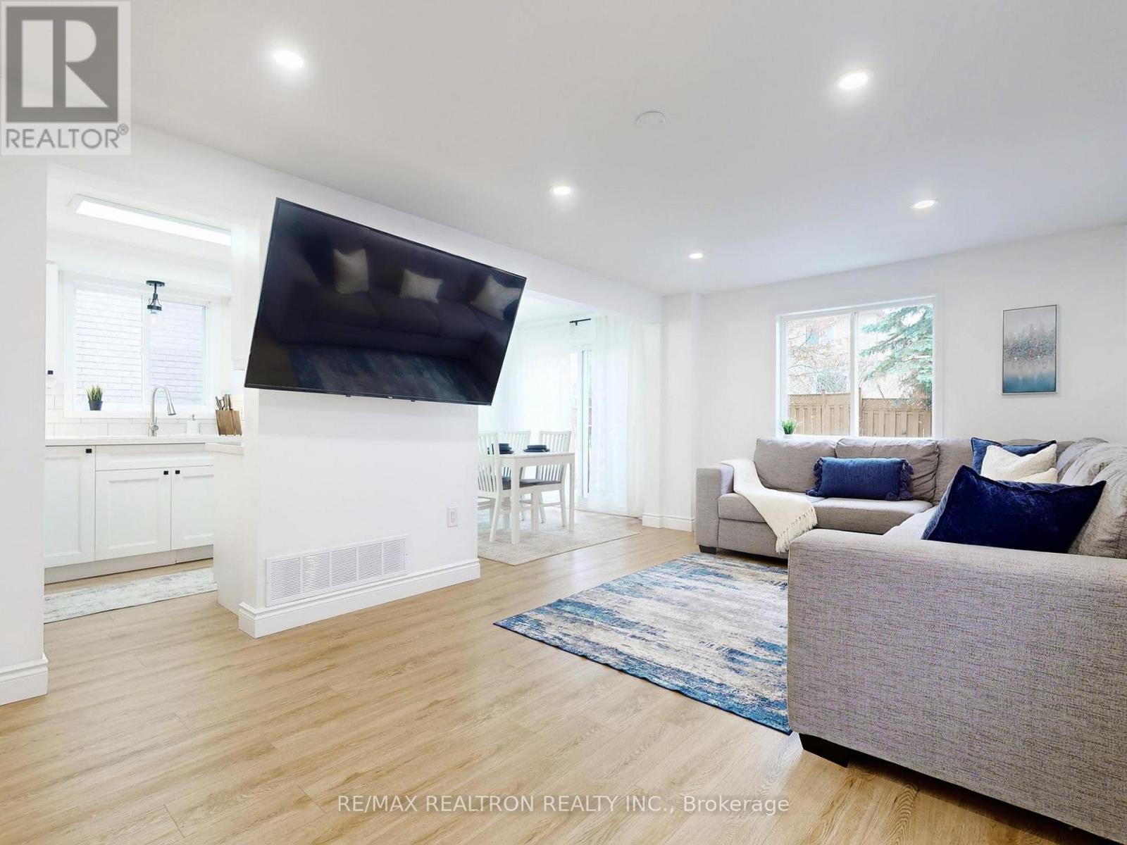 9 Booth Lane, Barrie, Ontario  L4N 0S5 - Photo 3 - S12898824