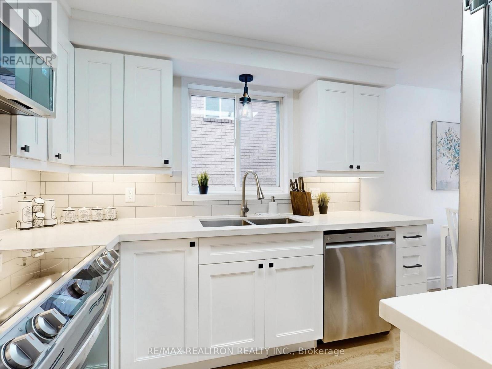 9 Booth Lane, Barrie, Ontario  L4N 0S5 - Photo 8 - S12898824