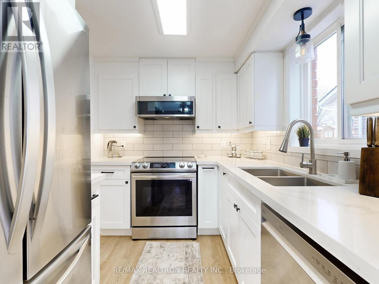 9 Booth Lane, Barrie, Ontario  L4N 0S5 - Photo 9 - S12898824