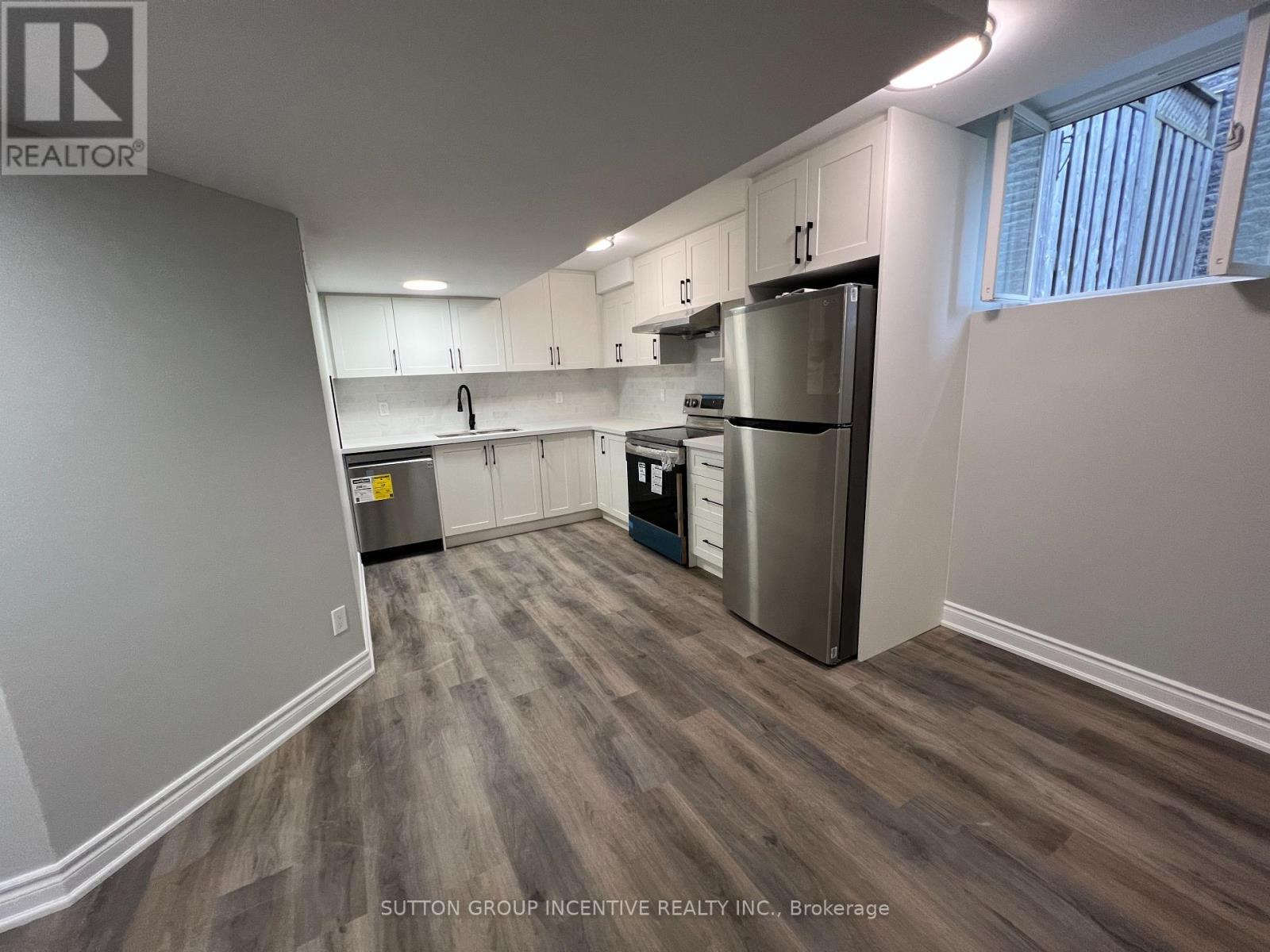 Lower Unit - 114 Raymond Crescent, Barrie, Ontario  L4N 0X7 - Photo 10 - S12898830