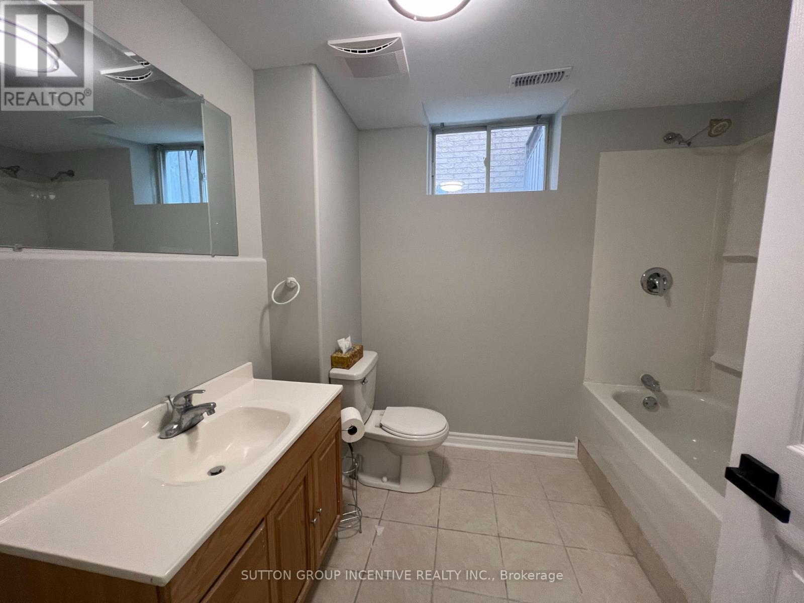 Lower Unit - 114 Raymond Crescent, Barrie, Ontario  L4N 0X7 - Photo 5 - S12898830