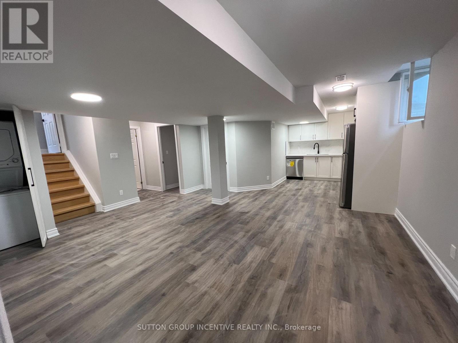 Lower Unit - 114 Raymond Crescent, Barrie, Ontario  L4N 0X7 - Photo 8 - S12898830