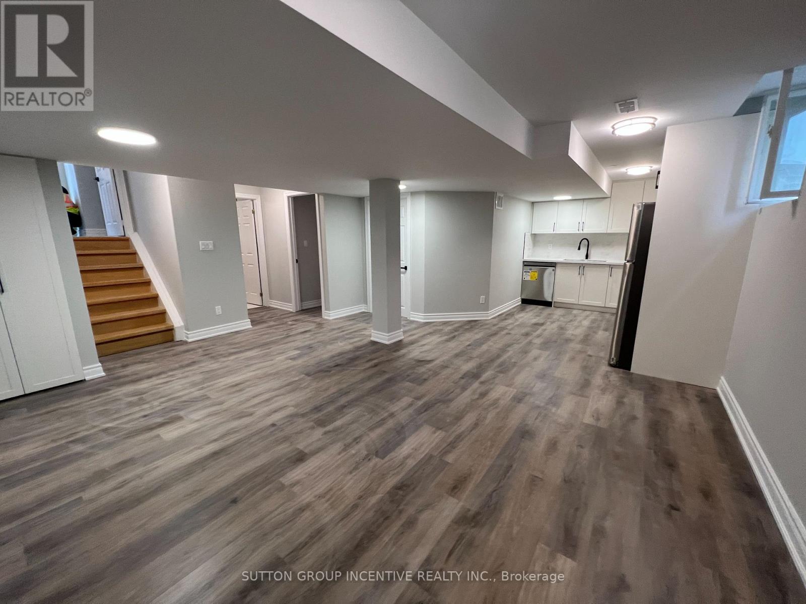 Lower Unit - 114 Raymond Crescent, Barrie, Ontario  L4N 0X7 - Photo 9 - S12898830