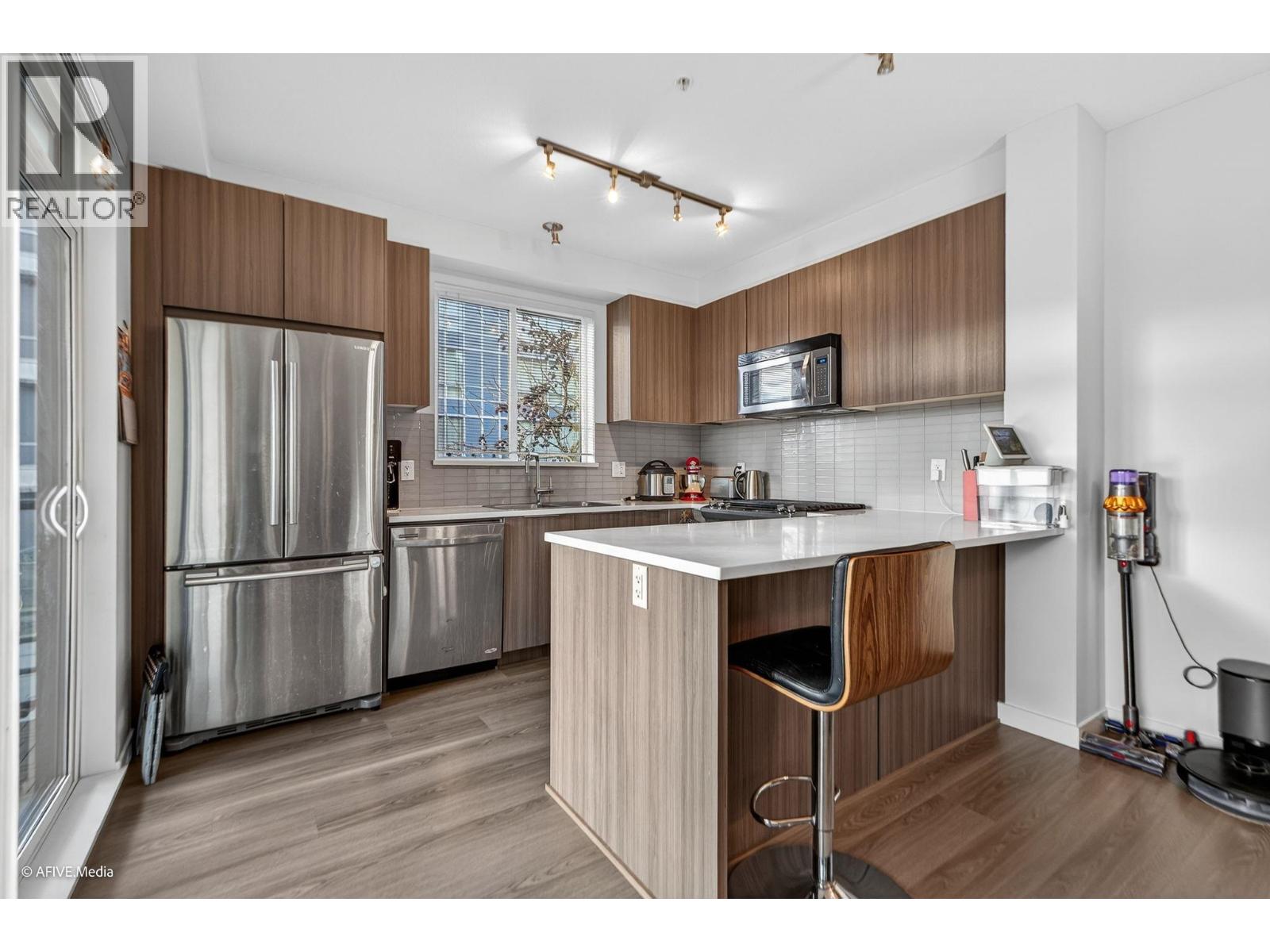 308 1151 Windsor Mews, Coquitlam, British Columbia  V3B 0M9 - Photo 13 - R3101282