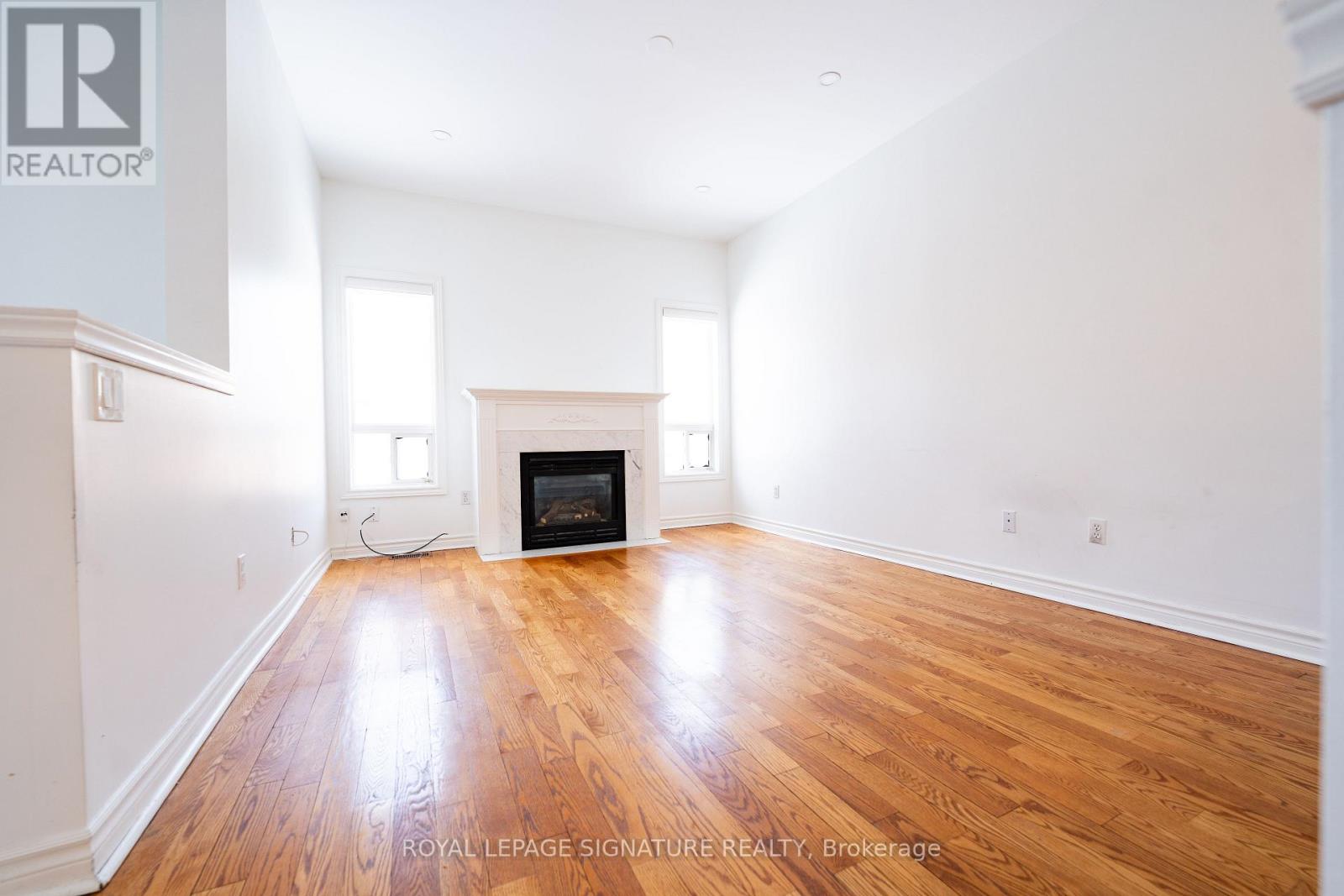 717 Salinger Court, Mississauga, Ontario  L5W 1L4 - Photo 10 - W12898788