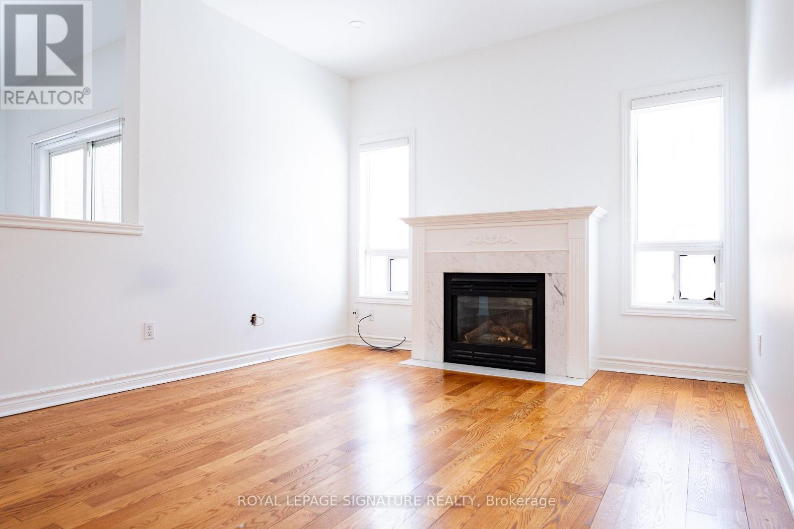 717 Salinger Court, Mississauga, Ontario  L5W 1L4 - Photo 13 - W12898788