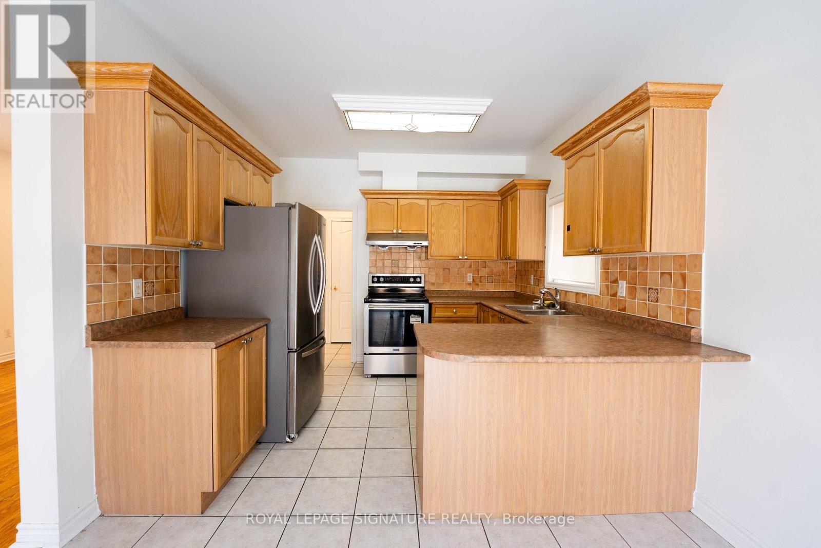 717 Salinger Court, Mississauga, Ontario  L5W 1L4 - Photo 14 - W12898788