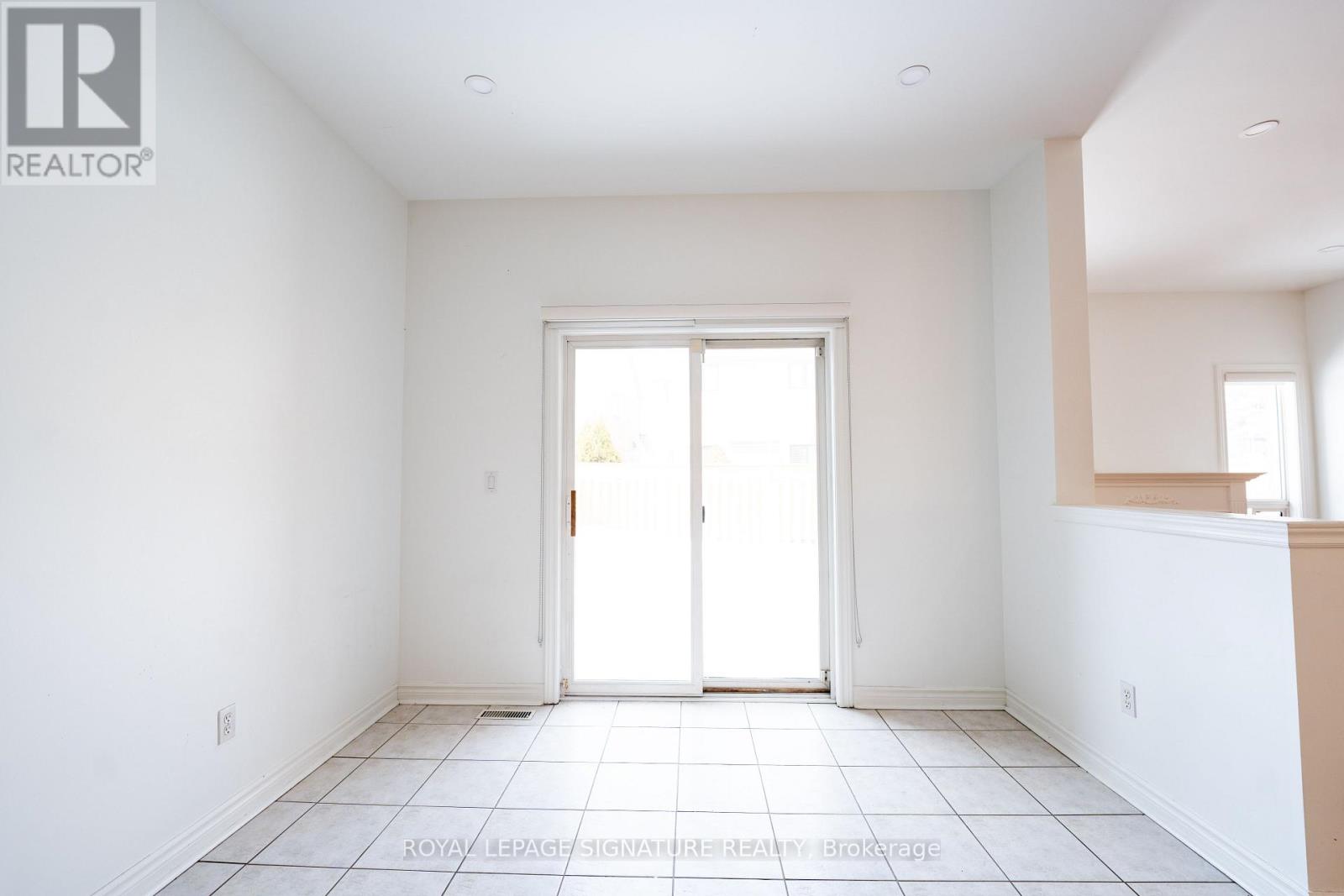 717 Salinger Court, Mississauga, Ontario  L5W 1L4 - Photo 16 - W12898788