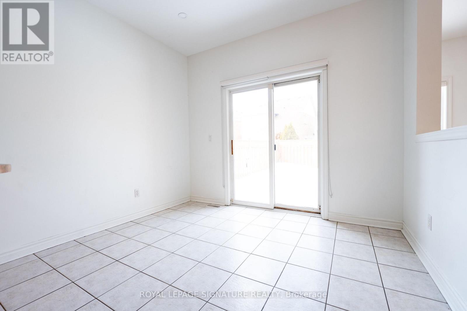 717 Salinger Court, Mississauga, Ontario  L5W 1L4 - Photo 17 - W12898788