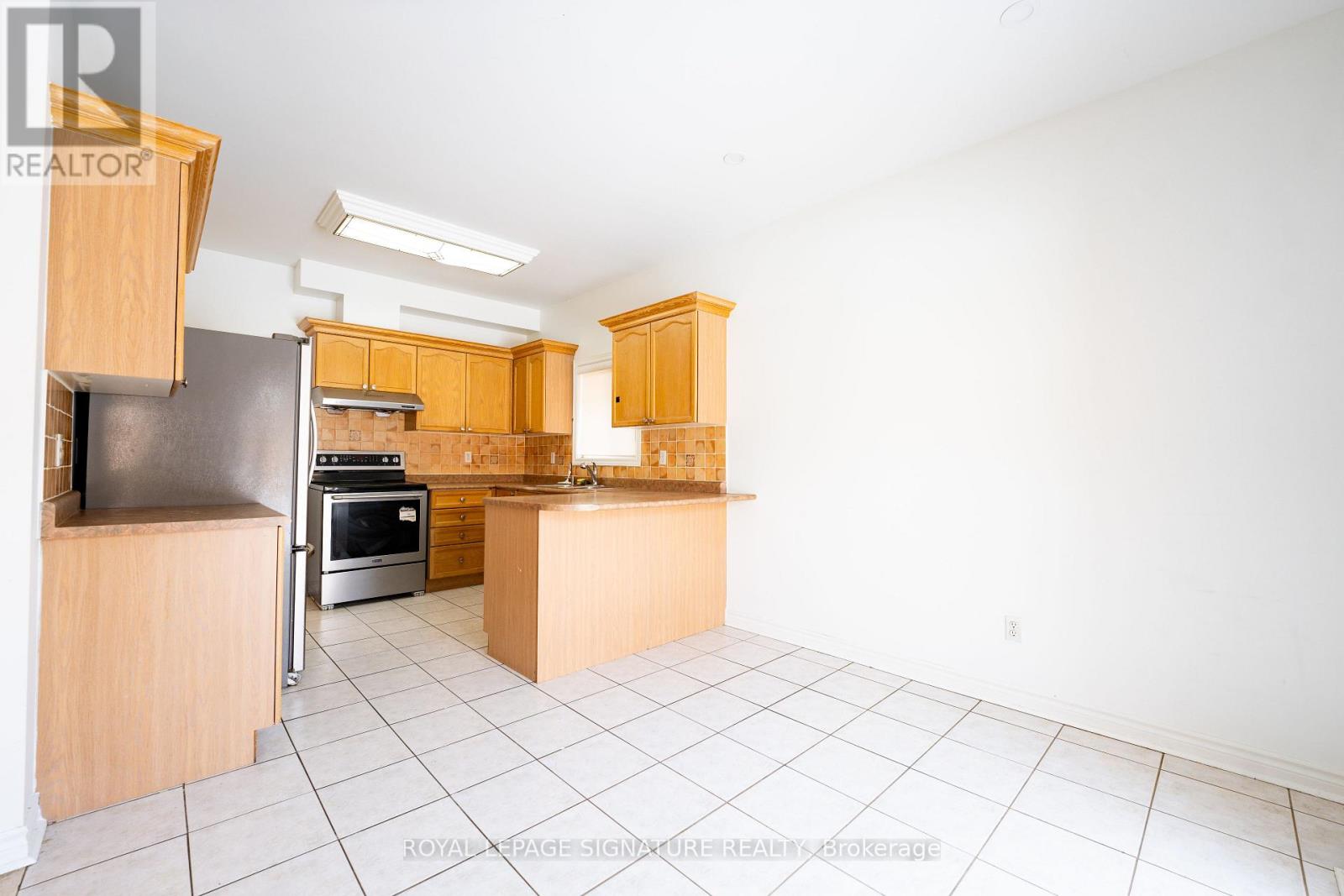 717 Salinger Court, Mississauga, Ontario  L5W 1L4 - Photo 19 - W12898788