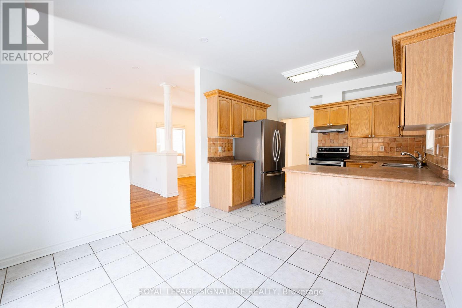 717 Salinger Court, Mississauga, Ontario  L5W 1L4 - Photo 20 - W12898788